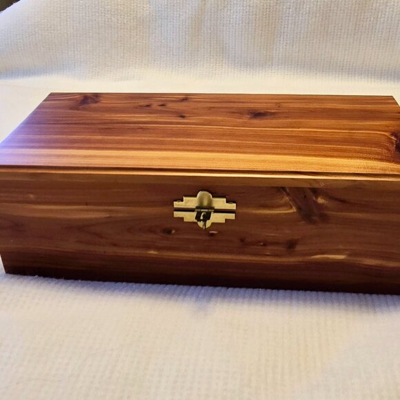 Cedar Box with Latch - Large Size - Picture 11 of 11